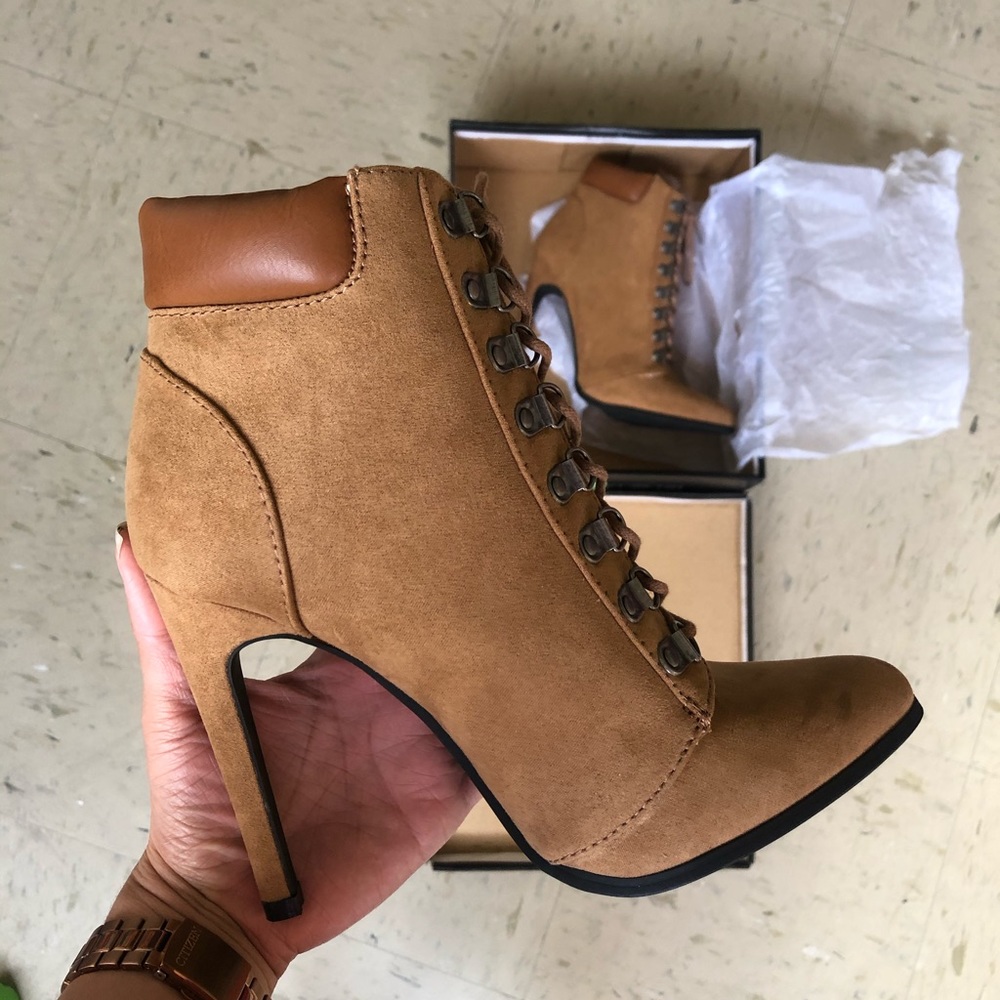 Forever 21 BRAND NEW BOOTS